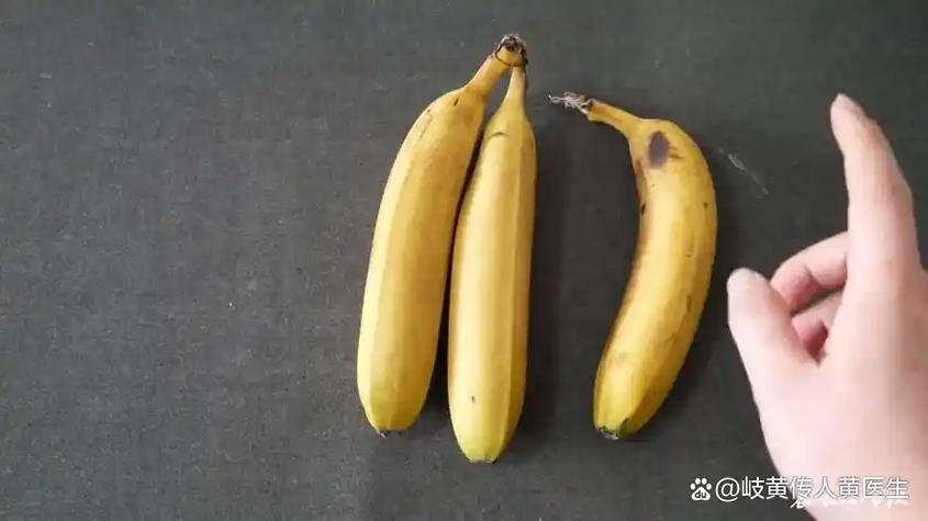 香蕉为什么是弯的？（为什么香蕉是弯的而不是直的）