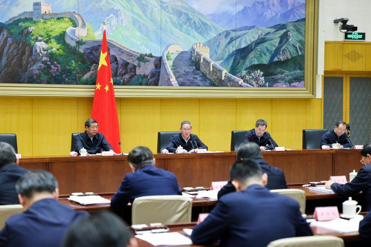李强主持召开国务院常务会议 研究建立地方财政补贴负面清单管理机制