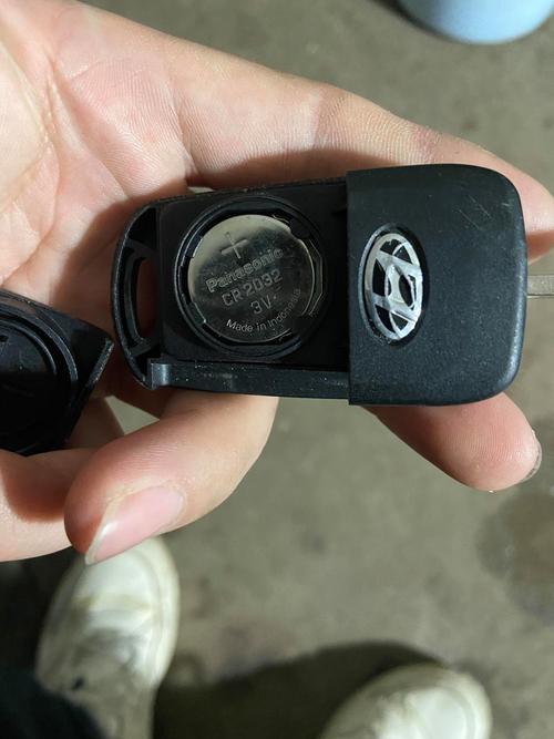 思迪汽车（思迪汽车遥控钥匙拆卸电池）