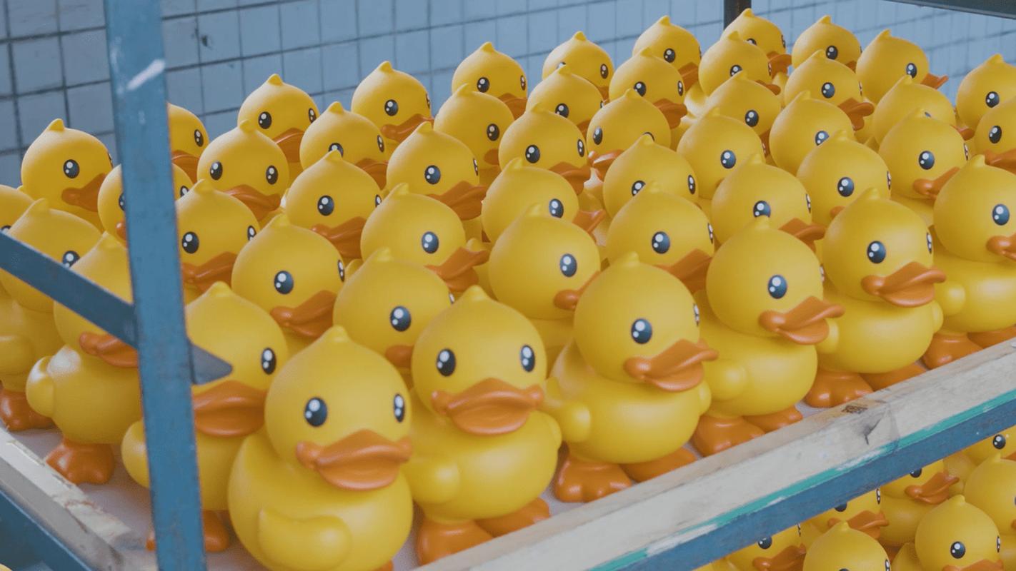 连亏三年！国民IP“小黄鸭”过气了？