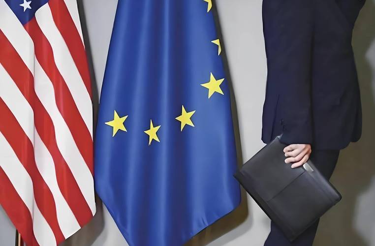 欧盟称正与美国沟通霍尔木兹海峡通航问题