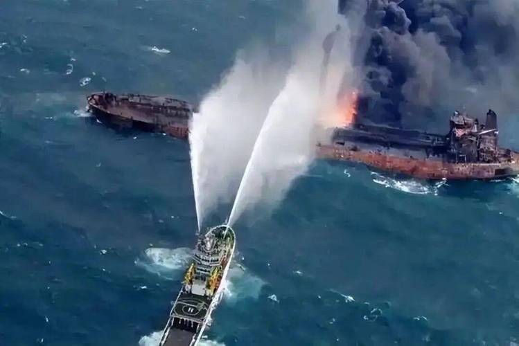 突然，直线拉升！霍尔木兹海峡，传来大消息！又一艘油轮遇袭！